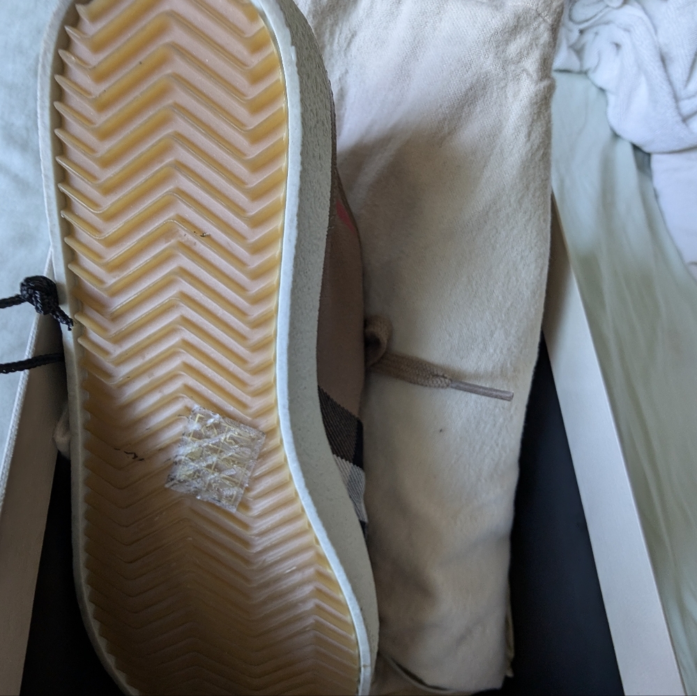 Burberry Vintage Housecheck Low Top Vulcanized Sneaker Size 38 - Picture 3 of 4